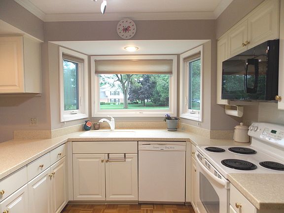 4th image of 640 Stirling Ln