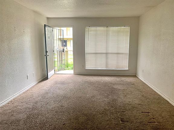 3rd image of 5625 Antoine Dr #1211