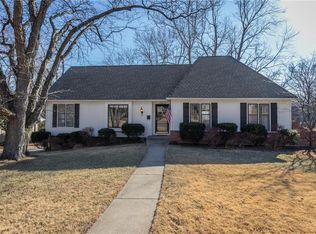 10615 W 98th St, Overland Park, KS 66214