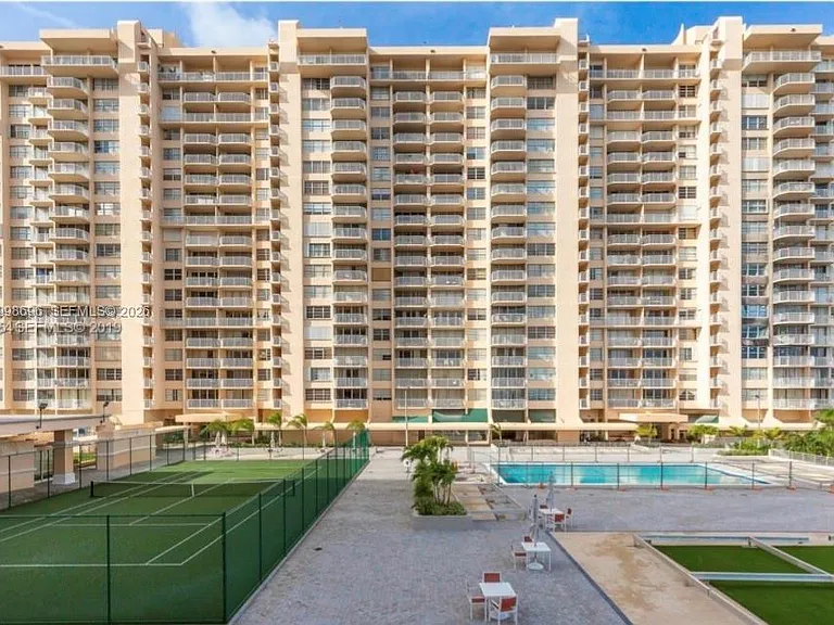 18041 Biscayne Blvd #1104 — Photo 8