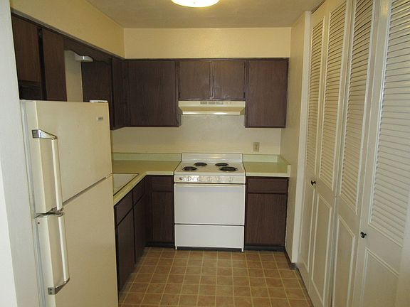 2nd image of 1335 Laramie Ln APT 4