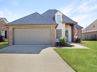 114 Spring Cypress Dr, Broussard, LA 70518