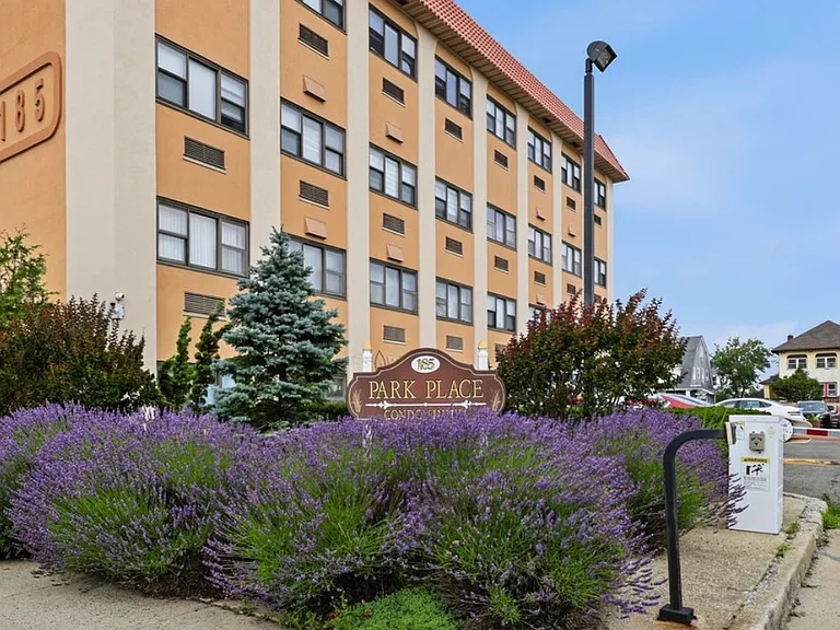 185 W Park Ave #317 — Photo 2
