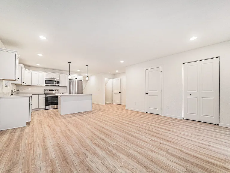 112 Iris Ct — Photo 6