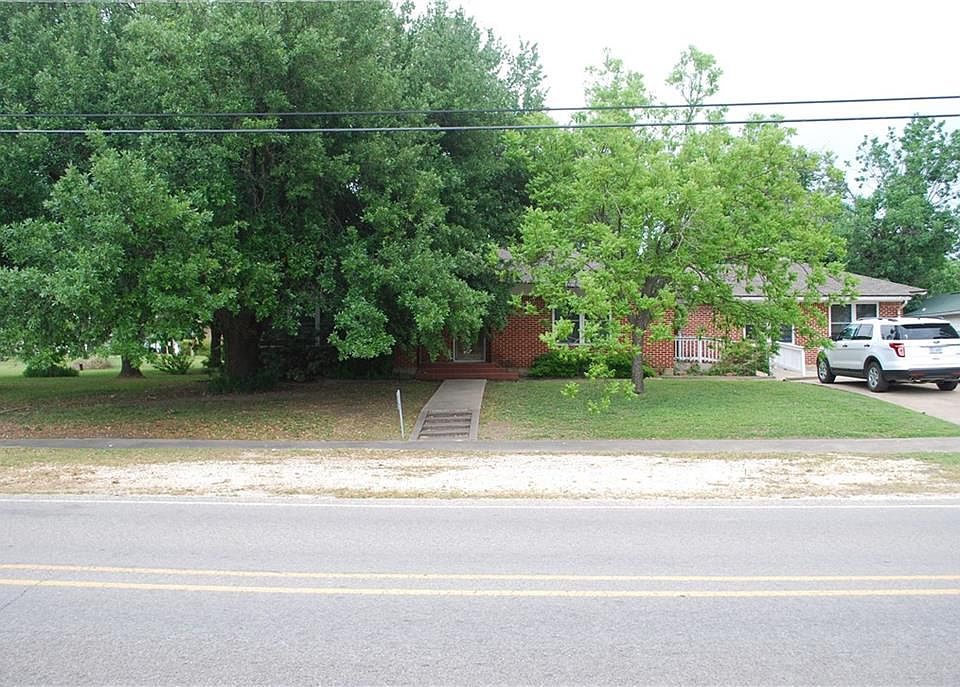 1st image of 808 E Main St