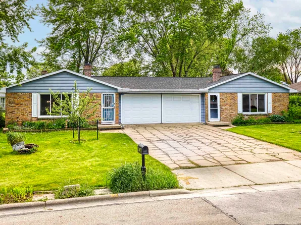 812 E Briar Ln, Green Bay, WI 54301