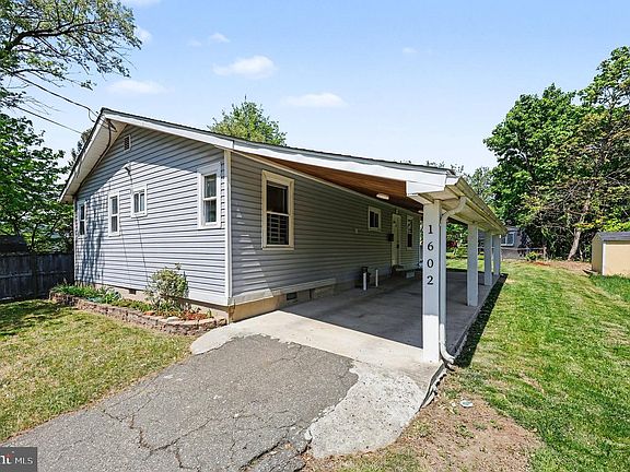 2nd image of 1602 Erskine St