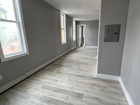 2nd image of 400 Baldwin Ave #1R-1L