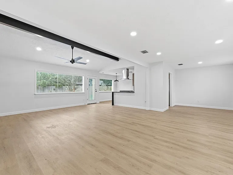 9607 Kemp Forest Dr — Photo 4