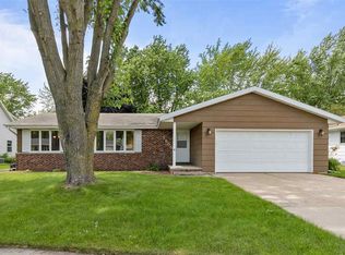 2605 N Summit St, Appleton, WI 54914