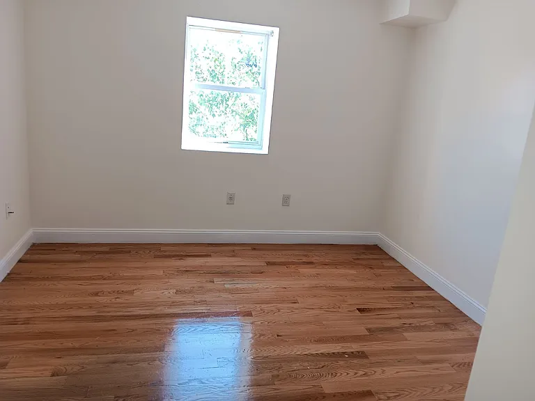 232 Shephard Ave — Photo 6