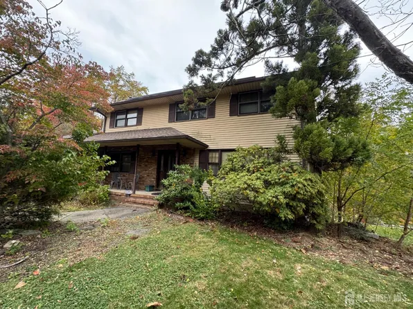 845 Hoover Dr, North Brunswick, NJ 08902