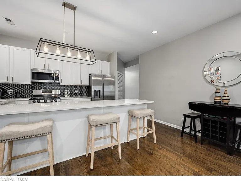 1751 W Division St #2E — Photo 11