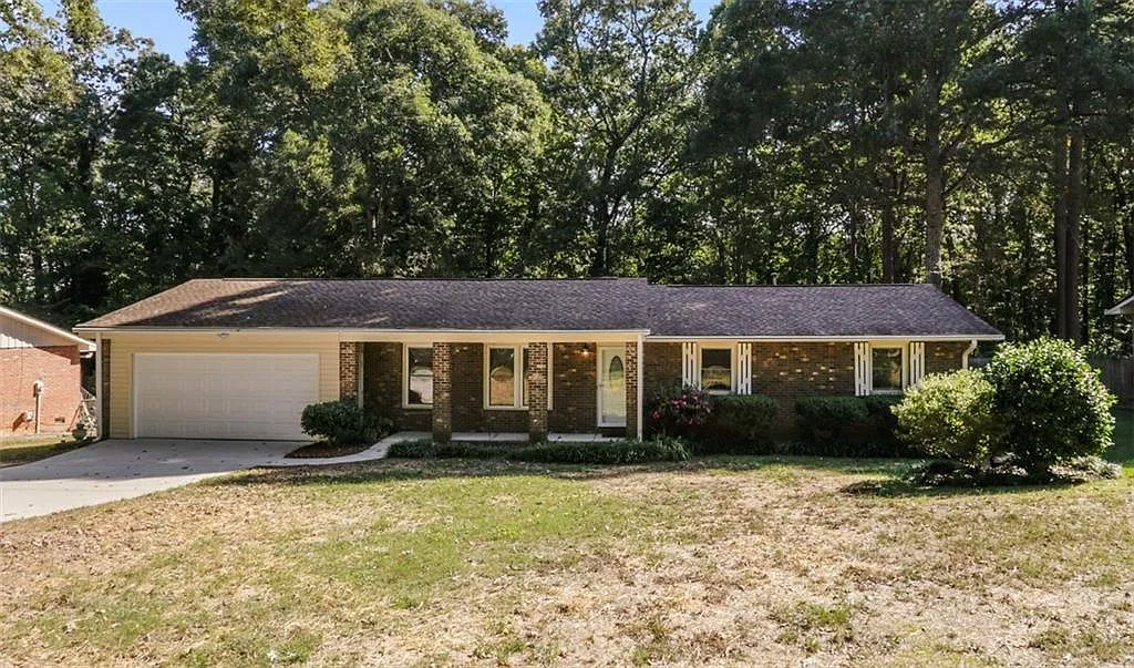 1061 Rabun Dr photo 1