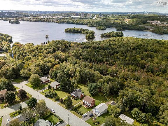 2nd image of 44 Locks Rd