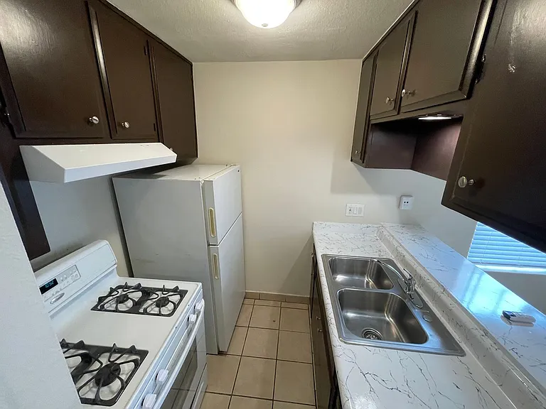 630 N Van Buren St — Photo 7