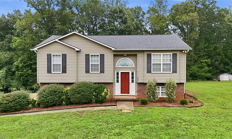 1st image of 4051 Village Trace Dr