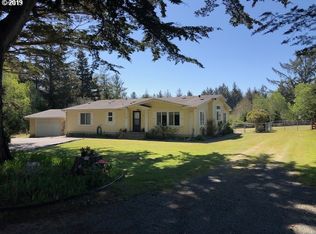 980 4th St SE, Bandon, OR 97411