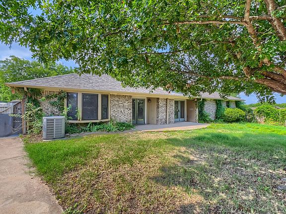 5th image of 8821 Glen Hollow Dr