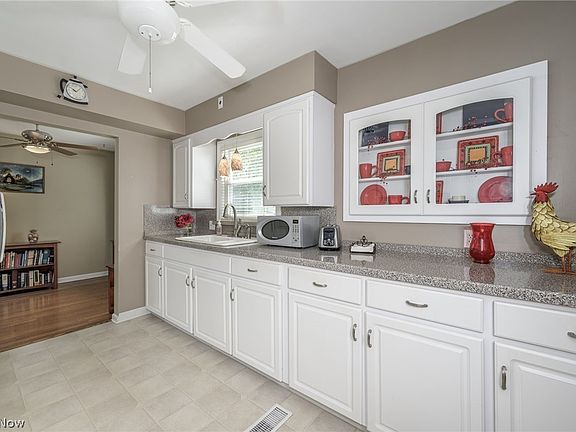 4th image of 2388 17th St
