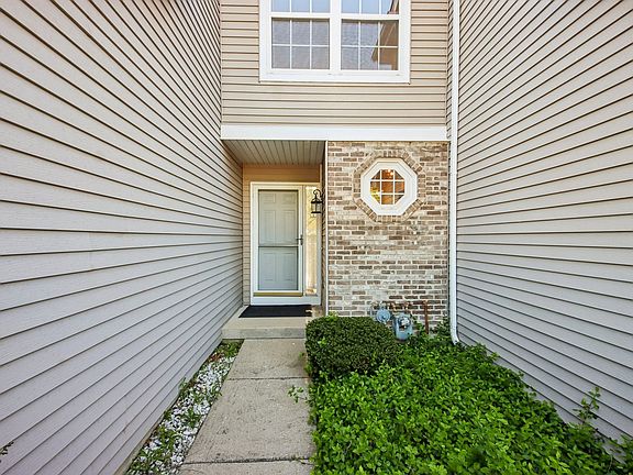 2nd image of 993 Willow St