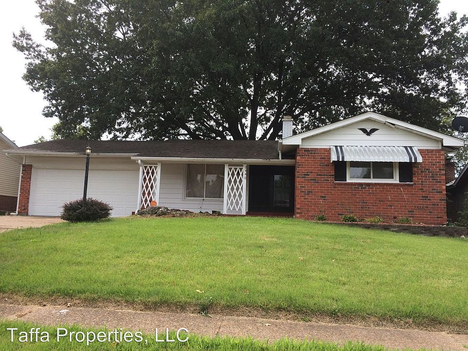 1st image of 2440 Greenbriar Dr