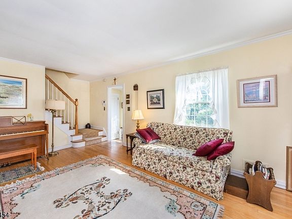 4th image of 906 Maurice Ave