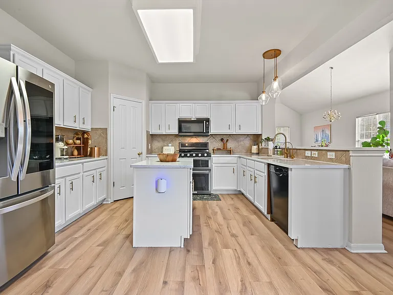 5888 Fergus — Photo 16