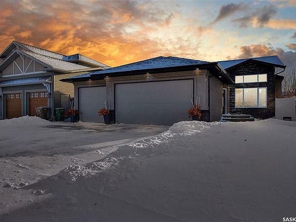 3rd image of 4828 McCombie Cres