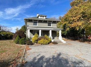 1109 Pulaski Rd, East Northport, NY 11731
