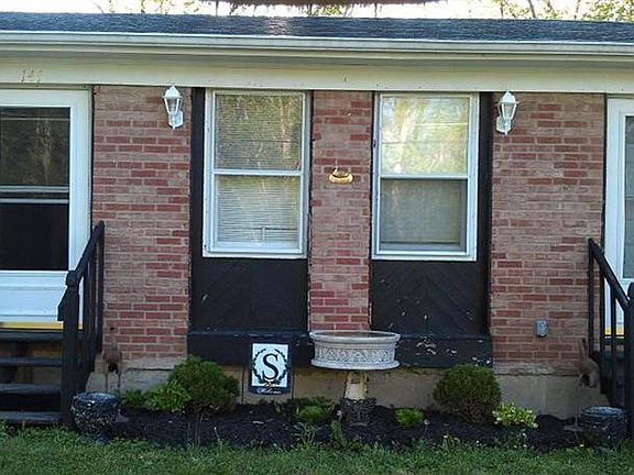 2nd image of 139 Lawrence St #141