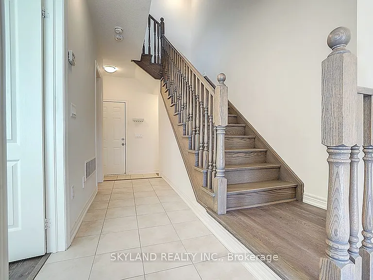459 Dundas St E — Photo 3
