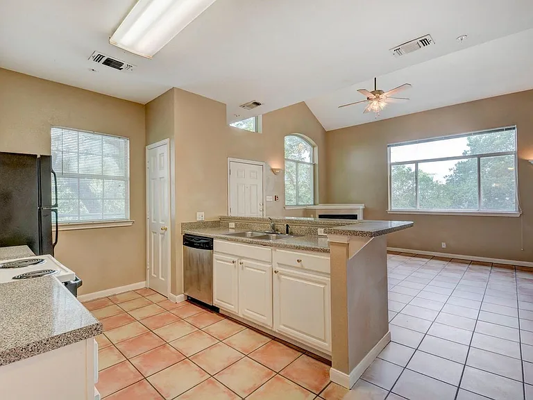 2405 Leon St #101-203 — Photo 30