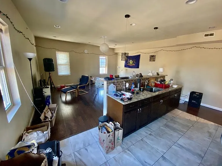 746 Master St #1 — Photo 4