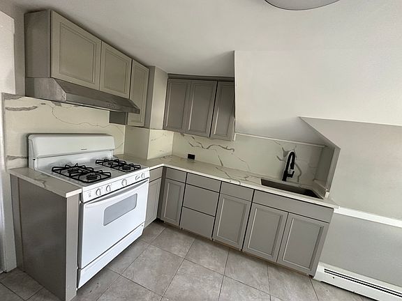 4th image of 258 Mercer St Floor 2