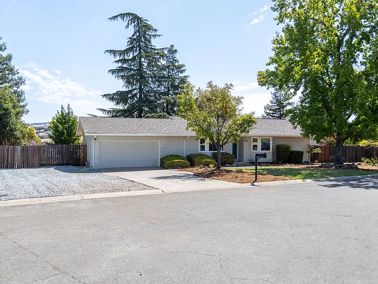 3803 Yellowstone Ct — Photo 4