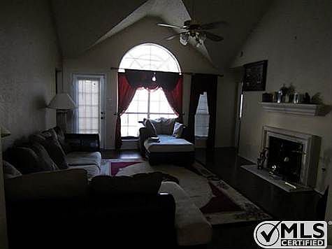 3rd image of 505 E Lynn Creek Dr
