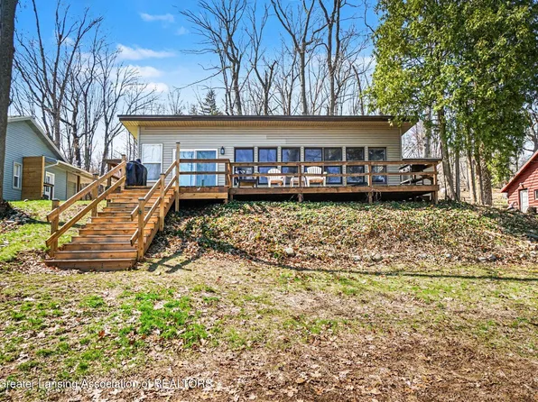 11 Oak Opening, Delton, MI 49046