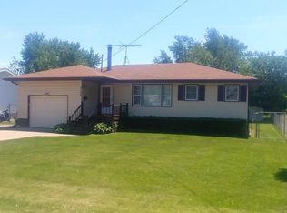 2108 Schiller St, Muscatine, IA 52761