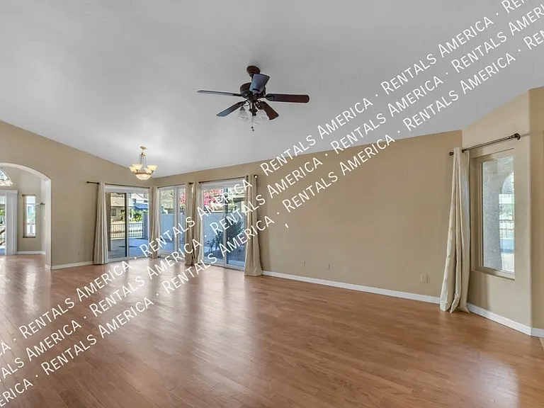 5822 W Abraham Ln — Photo 5