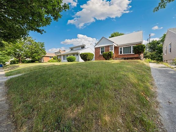 5th image of 16221 Bryce Ave