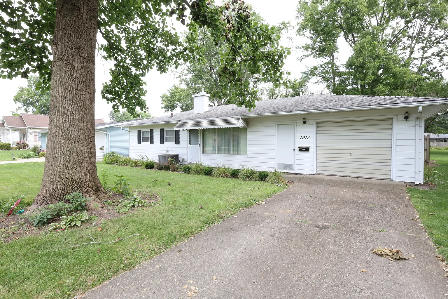 1912 Croxton Ave photo 1