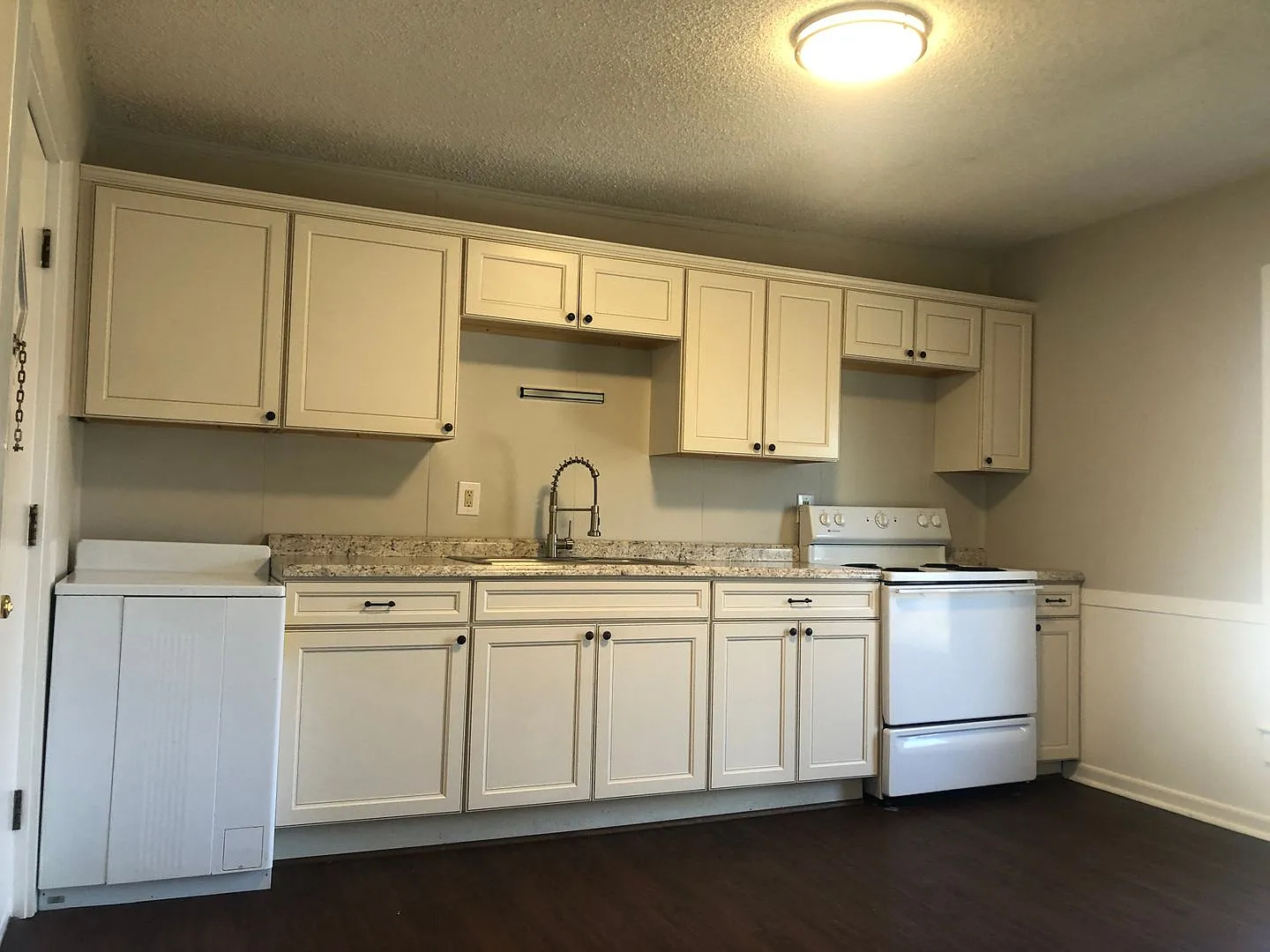 223 E. Glendale Ave. Apartments — Photo 2