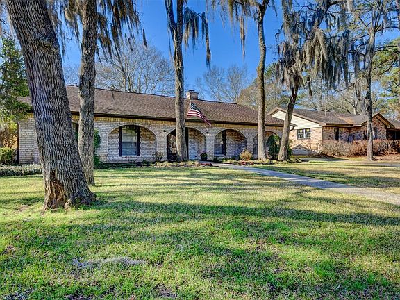 3rd image of 1014 Woodfield Ln