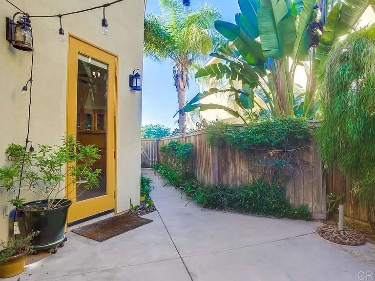 421 N Cedros Ave N — Photo 45