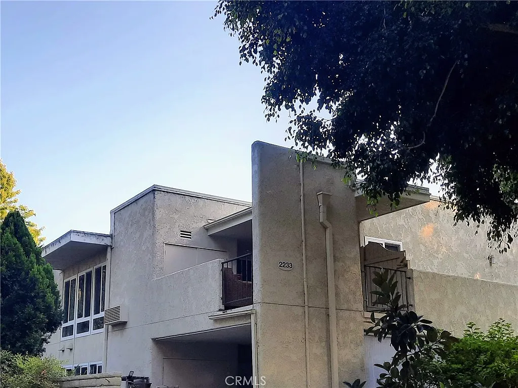 2 bed, 866 sqft, $2,700 — Photo 1