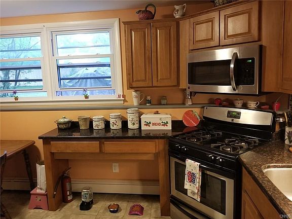 3rd image of 410 Sunflower Dr