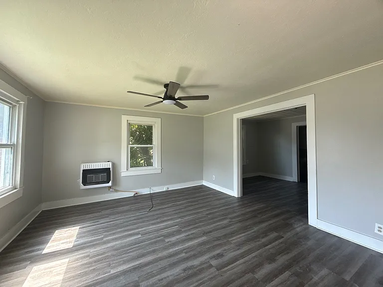 313 Eastland Ave — Photo 5