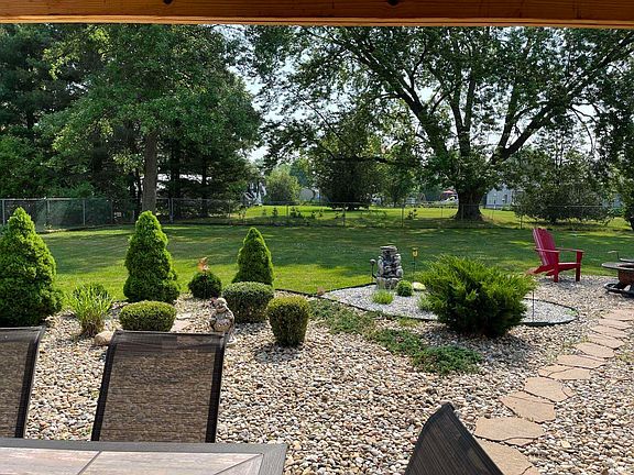 5th image of 54962 Sunray Dr W