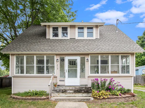 215 Cushman St, Plainwell, MI 49080